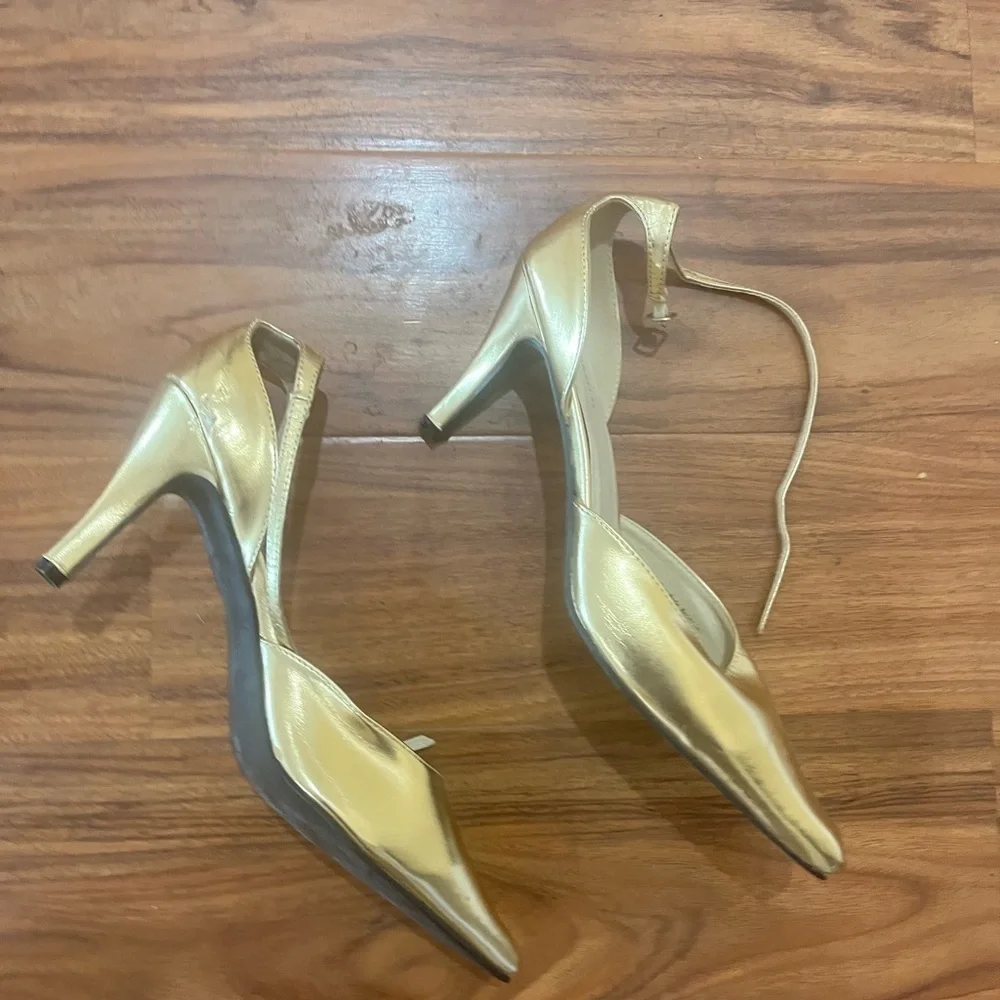 Elegant vintage Gold Women's closed toe Boston design Heels pumps